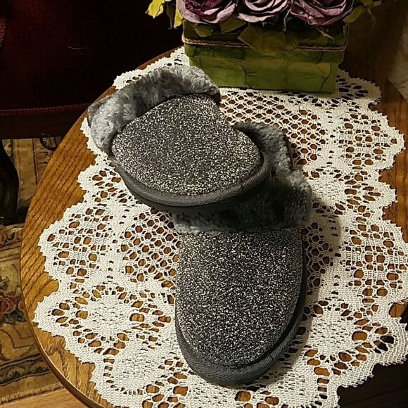 Silver slippers  - Picture 1 of 1
